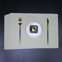Ensemble familial de 6 sets de table durables en PU, écologiques, portables, réversibles, en cuir texturé litchi, personnalisables avec sous-verres