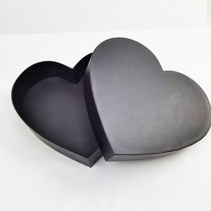 Caja de Regalo Negra en Forma de Corazón con Tapa para San Valentín, para Fresas Cubiertas de Chocolate - Product Image 5