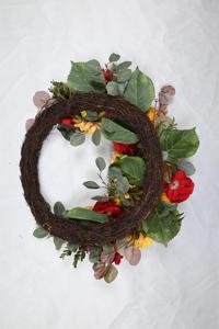 Couronne de fleurs suspendue pour la décoration de porte d'automne, classique et personnalisable, très populaire - Product Image 5