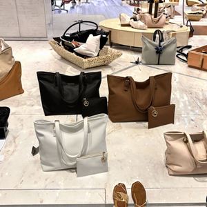 Grand sac fourre-tout en cuir marron avec poche extérieure, sac fourre-tout en cuir vieilli de qualité supérieure, fait à la main - Product Image 3