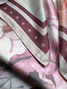 Su misura in <span class=keywords><strong>raso</strong></span> di seta stampato digitale bawal hijab/alta qualità di <span class=keywords><strong>raso</strong></span> stampato di seta bawal con cuciture per bambini - Product Image 4