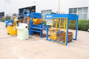 QT4-15เครื่องทำบล็อกซีเมนต์คอนกรีตกลวงแบบอัตโนมัติเต็มรูปแบบเครื่องจักรทำอิฐทำงานออนไลน์จากที่บ้าน - Product Image 5