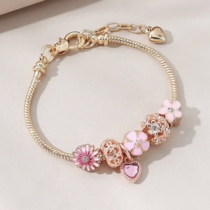 <span class=keywords><strong>Bracciale</strong></span> <span class=keywords><strong>con</strong></span> ciondolo a cuore in cristallo placcato oro di alta qualità <span class=keywords><strong>con</strong></span> ciondolo a cuore <span class=keywords><strong>rosa</strong></span> regolabile per donne e ragazze - Product Image 1