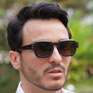 Lunettes de soleil polygonales vintage personnalisées avec logo pour hommes et femmes, verres transparents UV400, rivets, style punk - Product Image 2