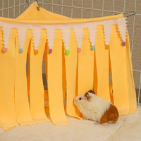 Petite cachette de coin pour animaux de compagnie avec motif rayé nouvelle aire de jeux amovible rideaux chauds conception de gland maison pour hamsters cochons d'inde