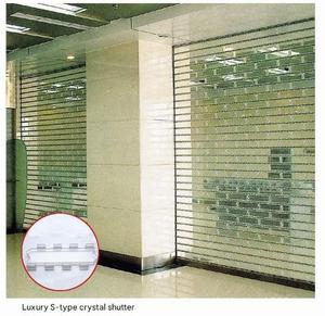 Panneau PC moderne personnalisé <span class=keywords><strong>4m</strong></span> * 6m <span class=keywords><strong>porte</strong></span> roulante antivol automatique en rouleau d'aluminium panneau givré transparent pour garages villas - Product Image 4