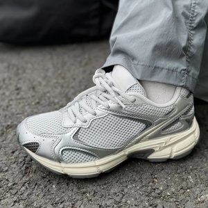 Sneakers de course unisexes style rétro, sur mesure, avec empeigne en mesh respirant et semelle épaisse amortissante, pour le quotidien et la rue. - Product Image 3
