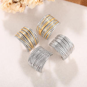 Modernos Pendientes de Clip Chapados en Oro Blanco con Cristales de Estrás en Talla Canal para Mujer, Joyería de Moda para Fiestas - Product Image 4