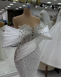 Белое вечернее платье с открытыми плечами - Product Image 3