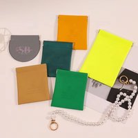 Pochette à bijoux portable A1 en cuir PU, sac de voyage anti-poussière pour colliers, bracelets, bagues, avec logo personnalisé en relief, idéal pour la présentation de cadeaux