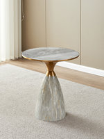 Table basse moderne minimaliste de luxe léger avec structure en acier inoxydable et plateau amovible aspect pierre pour chevet, salon ou côté canapé