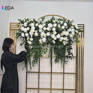 Camino de Mesa Personalizado Hecho a Mano con Rosas Blancas y Hojas Verdes, Decoración Suave para Eventos, Bodas, Cumpleaños y San Valentín - Product Image 4