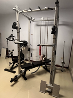 Rack de Squat Professionnel Autoportant, Cage de Musculation Multifonctionnelle pour la Maison avec Station de Presse à Banc et Crossover par Câble