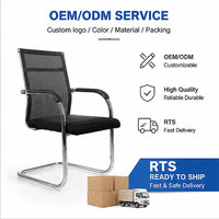 Chaise de bureau visiteur cantilever en maille respirante avec base chromée et accoudoirs fixes, idéale pour les salles de conférence, les bureaux d'attente et le télétravail