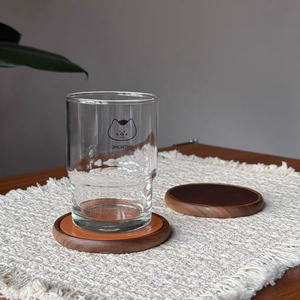 Ensemble de sous-verres en cuir véritable et bois de noyer faits à la main, logo personnalisé, sous-verres en cuir tanné végétal, tapis pour tasses à thé, sous-verres pour tasses à café de style japonais - Product Image 2