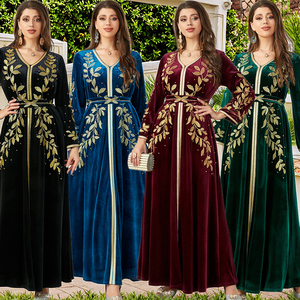 Abaya Lunga Invernale in Velluto con Motivo Floreale, <span class=keywords><strong>Abbigliamento</strong></span> Islamico, Vestito Arabo Ricamato per Donne Musulmane di Dubai - Product Image 6
