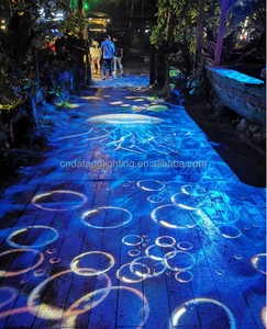 Projecteur d'extérieur étanche à effets de vagues lumineuses pour aménagement paysager et décorations de fêtes - Product Image 1