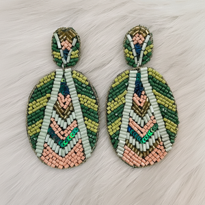 Boucles d'oreilles brodées de fil artistique et de perles - Product Image 1