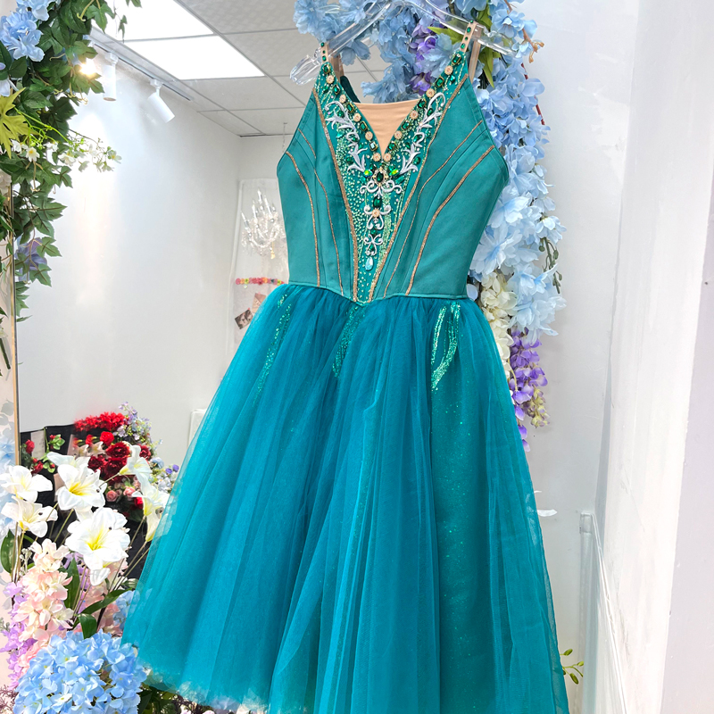 strapless open back dress Chic V-neck Ballet Mini Dresses, Concert Wear, Cute Short Prom Dresses   Berryera