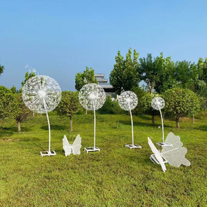 Scultura Figurativa a Grandezza Naturale in Filo Metallico: <span class=keywords><strong>Elefante</strong></span>, Cavallo, Cervo, <span class=keywords><strong>Farfalla</strong></span>, Soffione - Scultura da Giardino in Filo Metallico in Vendita - Product Image 6
