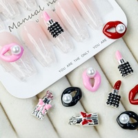 Vente en gros d'ornements d'ongles pour la Saint-Valentin rouge à lèvres ornements en alliage de grandes lèvres rouges maquillage des ongles goutte d'huile décoration d'art d'ongle