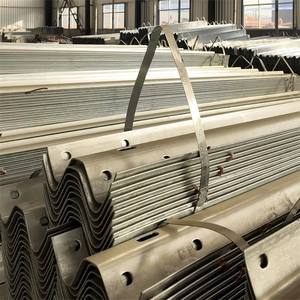 Kit Completo di Guardrail con Trave, Palo, Blocco, Bullone, Dado e Terminale per Installazione Completa del Progetto e Configurazione di Sicurezza - Product Image 6