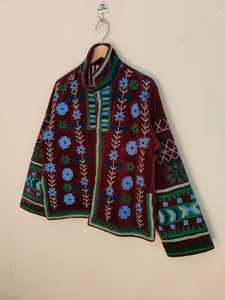 Chaqueta Bomber Suzani de Terciopelo Hecha a Mano, Bordado Floral, Arte Popular, Estilo Bohemio Étnico, Abrigo de Invierno para Mujer, Reversible, Ecológico - Product Image 5