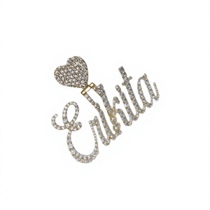 Caractéristiques personnalisables Collier d'écriture cursive en or massif 10 carats avec diamants en moissanite glacée Pendentif en forme de cœur Lettre personnalisée Cadeau - Product Image 1