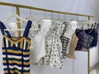 Camisetas de Tirantes de Segunda Mano al por Mayor para Mujer, Tallas Variadas, Ajuste Delgado, Versátiles, Ropa Usada de Moda para Primavera y Verano