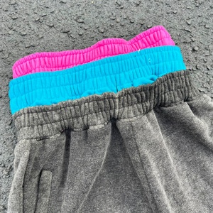 Ensemble de jogging vintage personnalisé, deux pièces, comprenant un sweat à capuche zippé triple couche effet délavé et un pantalon de survêtement, avec patchs effet vieilli, pour homme - Product Image 4