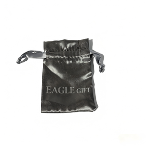 Sac cadeau en satin de soie imitation haut de gamme en gros, pochette à cordon en tissu chiffon froissé avec sangle pour mariage et fête - Product Image 2