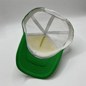 Gorra Trucker Clásica de Malla de 5 Paneles de Algodón Verde de Alta Calidad para Ropa de Playa, con Logotipo Personalizado Estampado y Banda Trasera con Rayas - Product Image 5