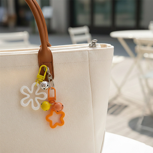 Vente <span class=keywords><strong>en</strong></span> gros de porte-clés <span class=keywords><strong>en</strong></span> acrylique holographique creux personnalisé, étoile, fleur, cœur, pour la fabrication de chaînes de téléphone, d'étuis pour écouteurs, de décorations de sacs - Product Image 3