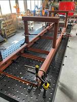 Table de soudage 3D avec traitement anti-tension et poutre inférieure renforcée pour travaux de soudage de châssis de véhicules d'ingénierie et de conteneurs
