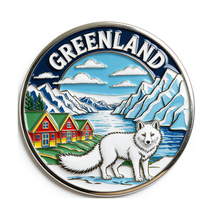 Magnete per Frigorifero Rotondo Smaltato a Tema Groenlandia, Paesaggio Glaciale con Volpe Artica, Case Nordiche Colorate, Souvenir Turistici - Product Image 1