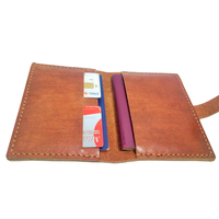 Porte-passeport personnalisé en cuir véritable fait main de luxe avec fermeture à boucle, logo personnalisé et multi-usages - Marque SAKANU