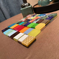 Op maat gemaakte Mahjong-tegels in meerdere kleuren met uw artwork gegraveerd op één zijde, met acryl houten inleg achterkant, diverse ambachtelijke opties
