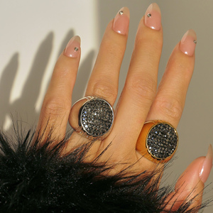 NUEVO VINTAGE PRAISE ICED OUT THE ZIRCON RING 2025 Dazan New INS 18K PVD Chapado en oro Pasarela de acero inoxidable Show Joyería unisex - Product Image 2