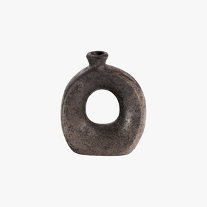 Jarrón de cerámica minimalista con diseño de círculo hueco y textura de arcilla, ideal para decoración elegante de mesas en el hogar. - Product Image 1