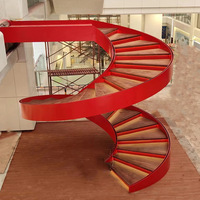 Escalier en colimaçon intérieur sur mesure, fabrication à Shanghai, panneaux en acier laminé artistiques et minimalistes, colonnes en acier inoxydable 304