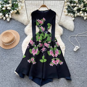 Robe plissée florale évasée fluide et luxueuse pour femme, taille haute, idéale pour l'été - Product Image 5