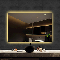 Miroir de salle de bain mural rectangulaire au design moderne avec écran tactile rétroéclairé par LED pour hôtel intelligent