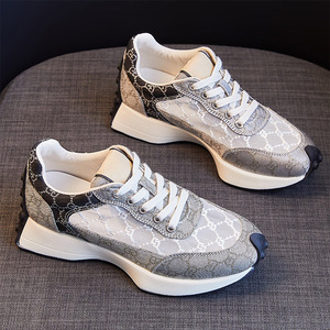 Nouvelles baskets décontractées grises monogramme en maille respirante à lacets style rétro plateforme 2026 - Product Image 1