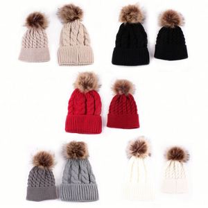 Gorro de Invierno Tejido a Mano para Mamá e Hija, para Mujeres, Hombres, Niñas, Niños y Bebés, con Pompón de Piel Sintética - Product Image 2