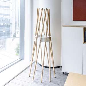 Perchero Moderno Minimalista de Madera y Metal con Base Redonda, Ecológico y Duradero para Uso en Interiores, Oficina, Escuela o Taller - Product Image 2