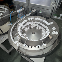 Machine à découper les bouchons de bouteilles de gin, machine à découper et assembler les bouchons à languette pour bouteilles en verre, bouchons en plastique Konyagi