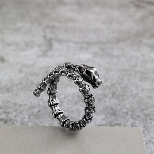Anillo Vikingo de Hueso de Serpiente yunnique, Plata Tibetana, Joyería Unisex para Uso Diario, Diseño de Esqueleto, Patrón Geométrico, Forma Redonda - Product Image 1