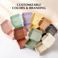 Boîte d'expédition noire en carton ondulé recyclable mat de luxe avec logo personnalisé en feuille d'or pour petites entreprises, emballage artistique et éponge