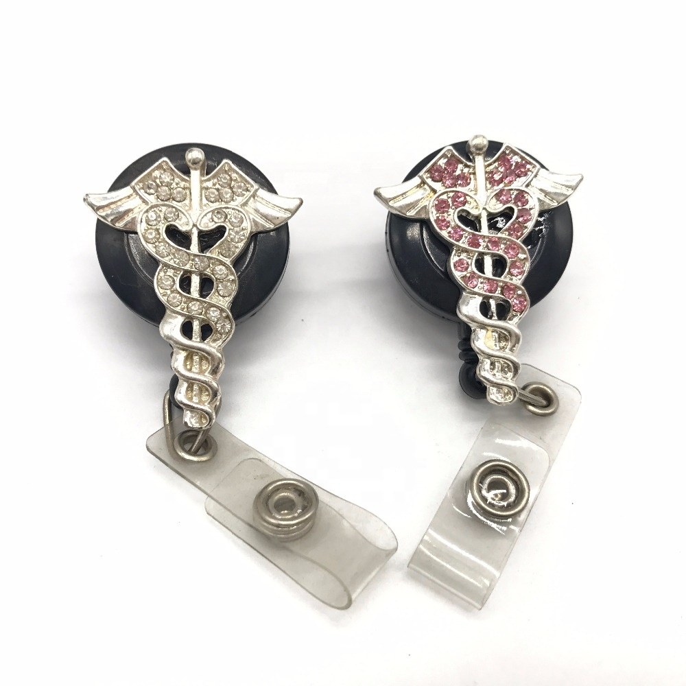 Выдвижной значок для медсестры со стразами