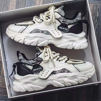 Chaussures de sport blanches respirantes pour hommes, chaussures de papa, semelle épaisse de loisirs, design sportif polyvalent pour le printemps, l'automne et l'hiver